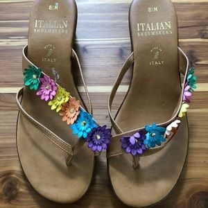 NWOT size 8.5 Flower enhanced wedge sandals